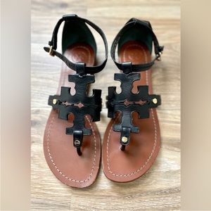 Tory Burch Phoebe Flat Thong Sandals Black Leather Miller Logo Size: 7.5 E